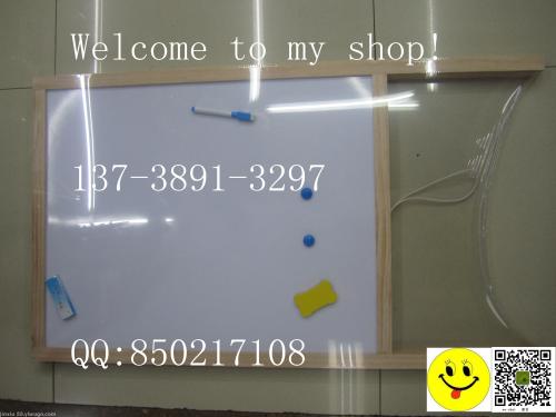 large drawing board， double-sided， black and white， children‘s drawing board， one chalk， a whiteboard pen