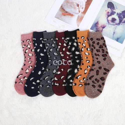 Autumn and Winter Fashion Angora Wool Women‘s Socks Leopard Retro Mid-Calf Fashion Women‘s Socks Factory Wholesale 