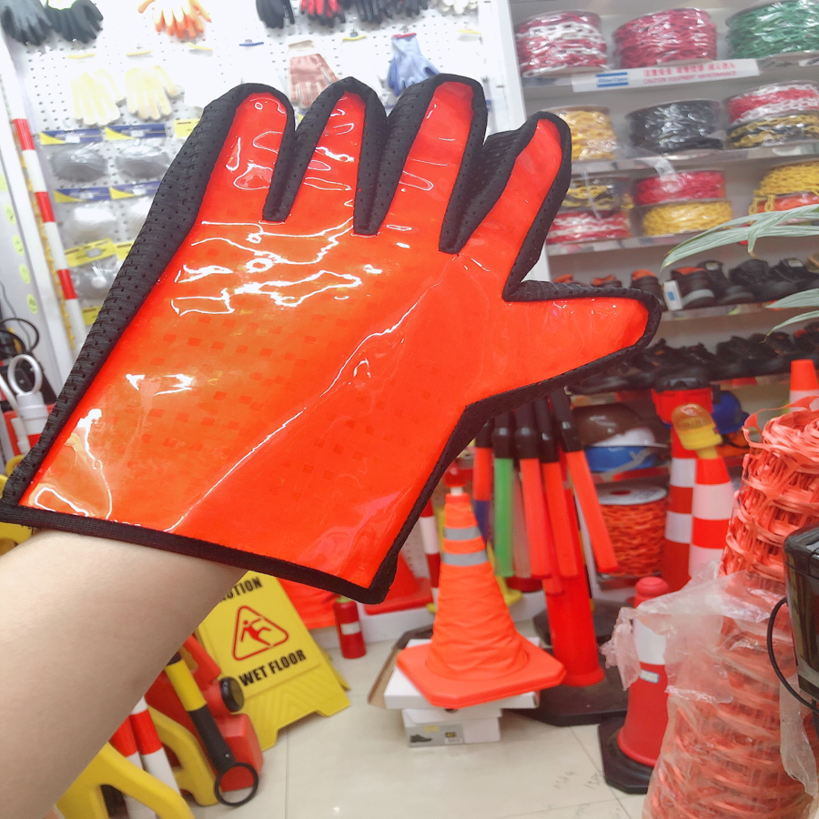 Reflective gloves command gloves
