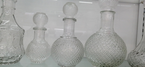 glass decanter large， medium and small