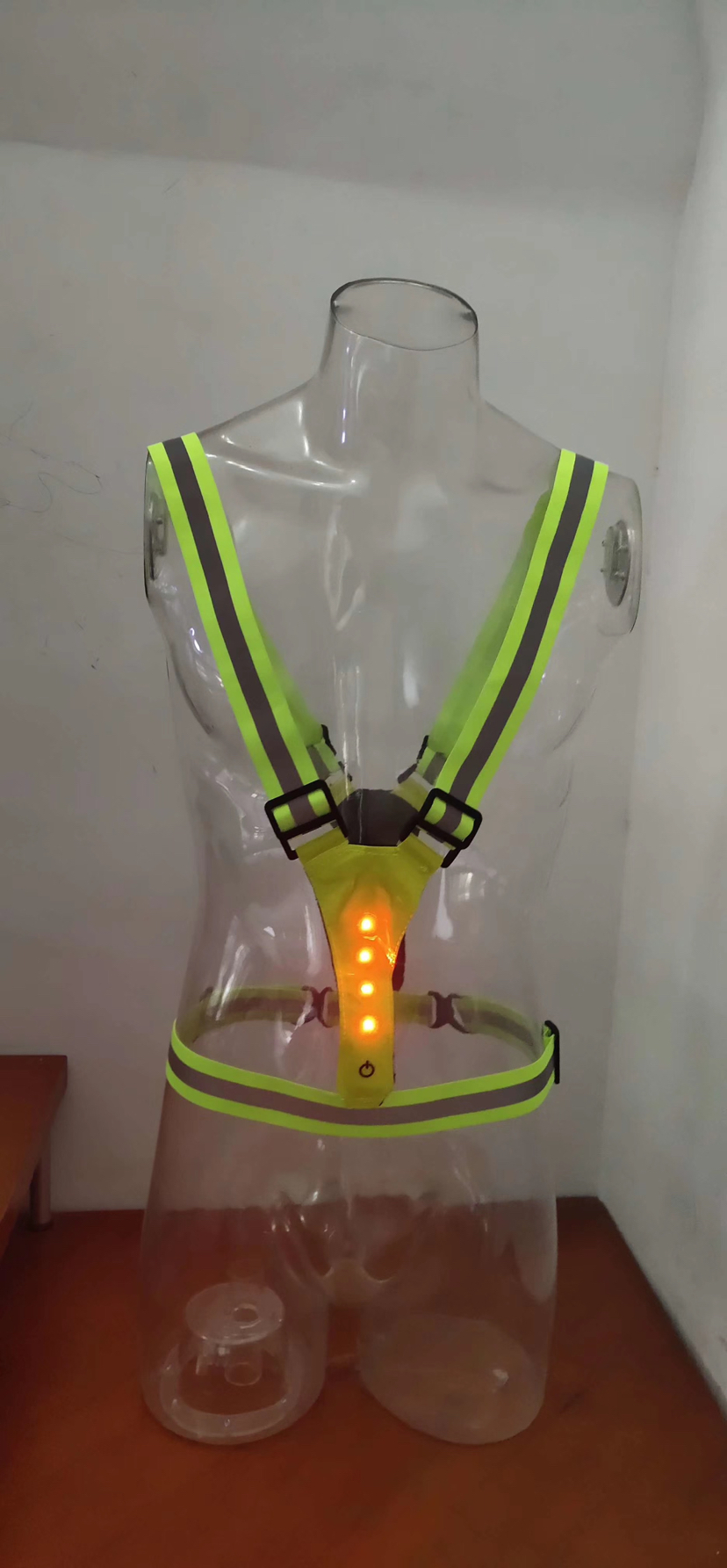 Elastic reflective vest with LED light