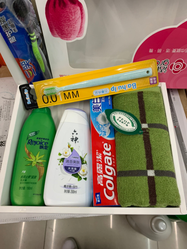 soft shampoo
liushen shower gel
colgate toothpaste
grace towel
toothbrush