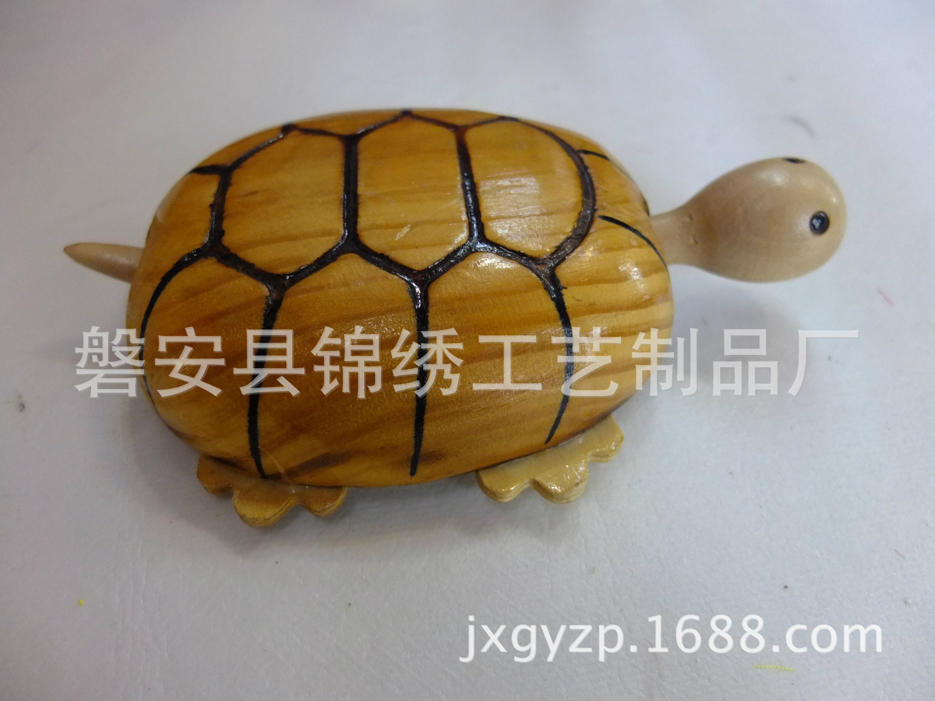 厂家直销 木制玩具龟 中号 木质乌龟摆件 天然松木制作带轮子会动