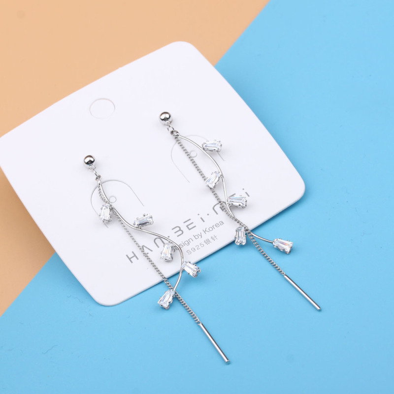 Pudding Station Boutique, trendy and popular long tassel pearl stud earrings, feminine charm earrings, and exaggerated and unique earrings pic 9
