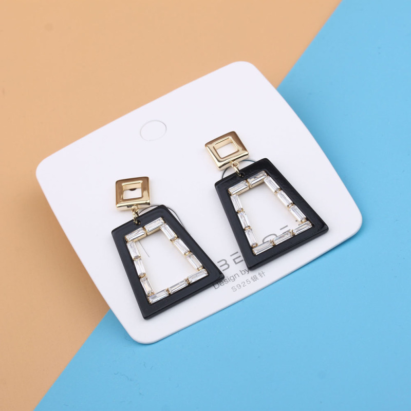 Pudding Station Boutique, trendy and popular long tassel pearl stud earrings, feminine charm earrings, and exaggerated and unique earrings pic 15