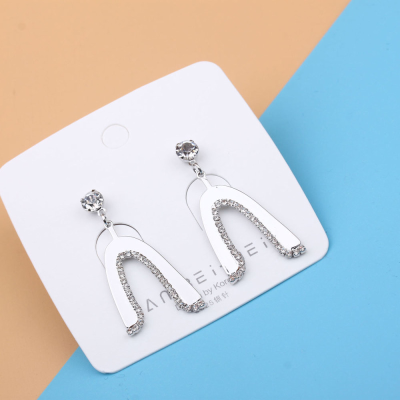 Pudding Station Boutique, trendy and popular long tassel pearl stud earrings, feminine charm earrings, and exaggerated and unique earrings pic 2