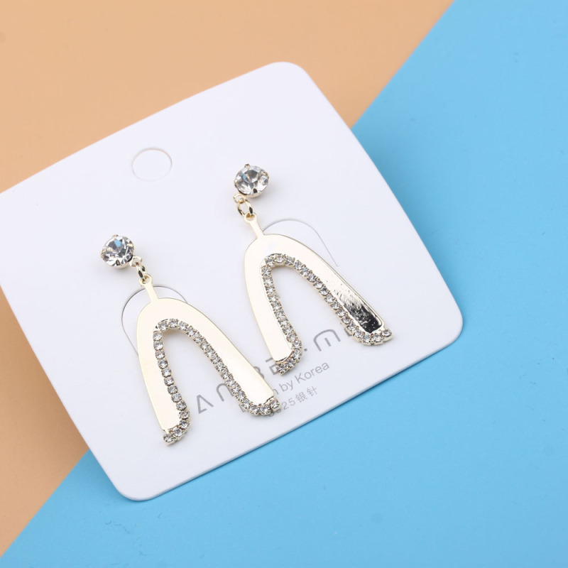 Pudding Station Boutique, trendy and popular long tassel pearl stud earrings, feminine charm earrings, and exaggerated and unique earrings pic 5