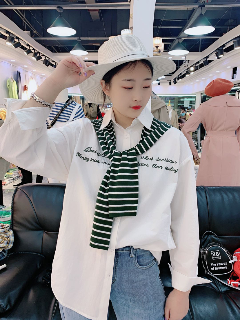 2020年春新款长袖衬衫女复古港味披肩洋气减龄上衣
