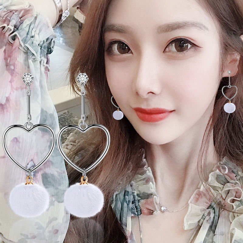 潮人毛毛球耳环女爱心耳坠秋冬新款毛绒耳钉纯银针毛球毛绒绒耳环