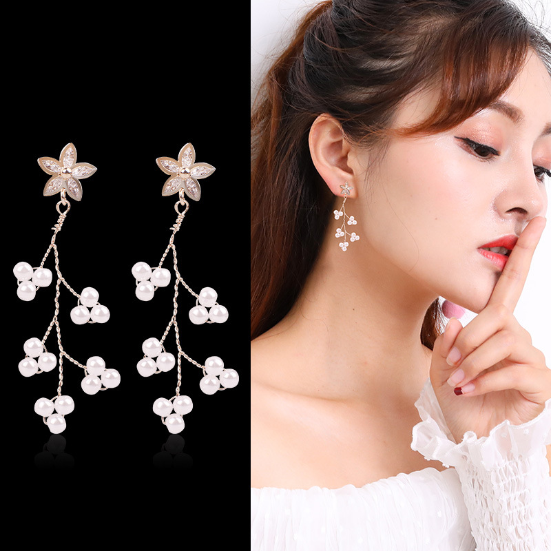 925银曼休妮简约珍珠花耳环个性时尚款 夏季热卖小珍珠花朵耳钉