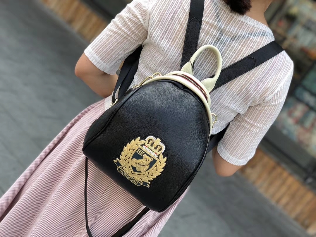 新款明星同款香港小熊双肩包，百搭头层牛皮女包，简约休闲，韩版