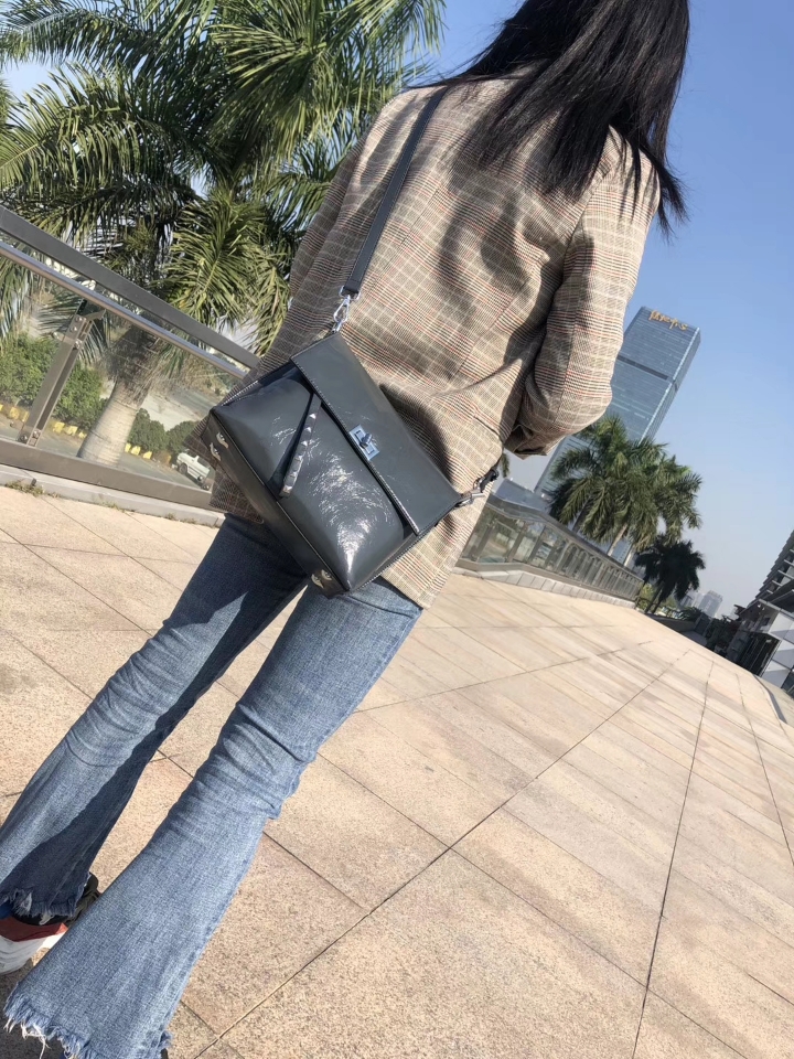 厂家直销优质货源油蜡牛皮 2020最新款单肩斜挎真皮包 手提包