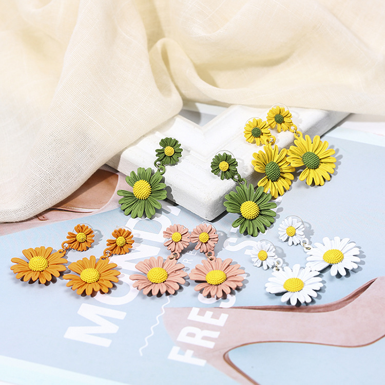 S925银针日韩耳饰甜美清新彩色春季小雏菊耳环网红夸张花朵耳坠女