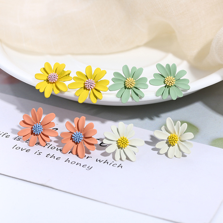 S925银针日韩耳饰甜美清新彩色春季雏菊耳环2020新款花朵花瓣耳钉