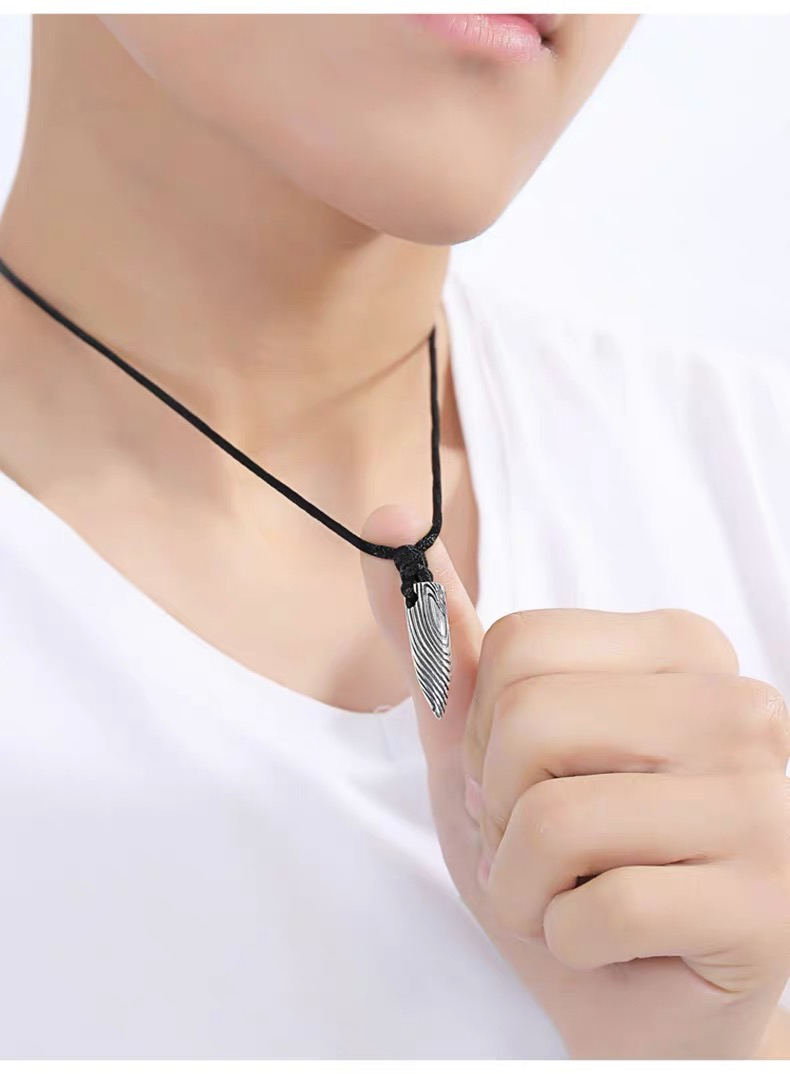 战狼子弹项链男潮个性简约钛钢弹头男士吊坠嘻哈潮男军旅饰品百搭