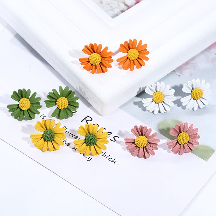 S925银针日韩耳饰清新彩色简约网红雏菊耳环2020新款花朵花瓣耳钉