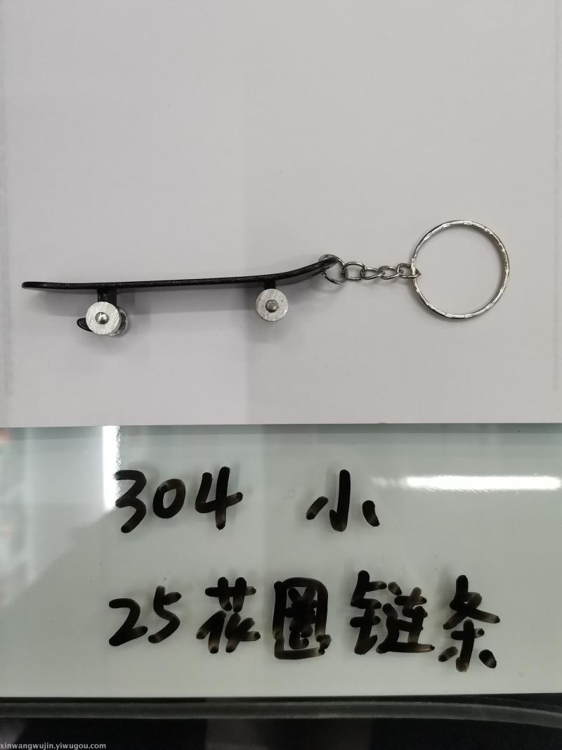  本产品在日常生活中可用于开啤酒，也适用于广告促销，商务馈赠，展销会，周年庆典，公关策划等。旅行或户外活动可挂在背包上或钥匙环上，携带方便，时尚又实用。款式精美，手感舒适，坚固耐用。表面也可根据要求LOGO打字，为采购商做广告。造型简单大方好用，体积与重量皆不占地方，容易携带，也可当做小饰品佩戴，男女通用。也可作礼品赠送或超市促销.鑫旺金商行以“诚信至上，质量第一”为宗旨，及科学的经营管理理念和诚实守信的经营道德，致力为广大客户提供完美服务，真诚期盼与您合作。 地址：义乌国际商贸城二期F区5街13816商位 电话：0579-85183816、13777915916、13819962700 传真：0579-85183816