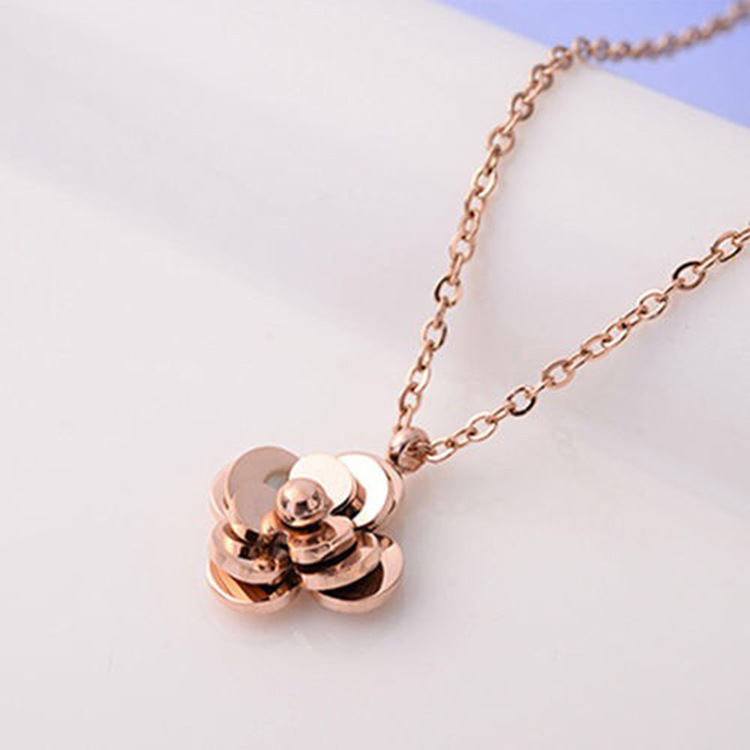 2020新款时尚钛钢项链女不褪色玫瑰金气质锁骨链挂饰吊坠一件代发