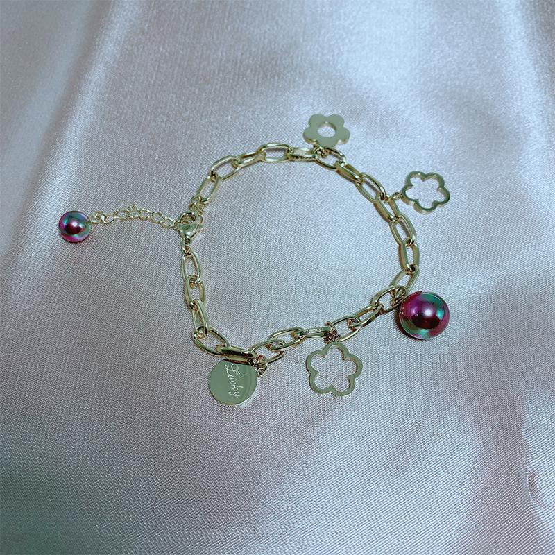 新款2020经典高端钛钢镂空花朵贝珠手链冷淡风甜美百搭夜市好风景