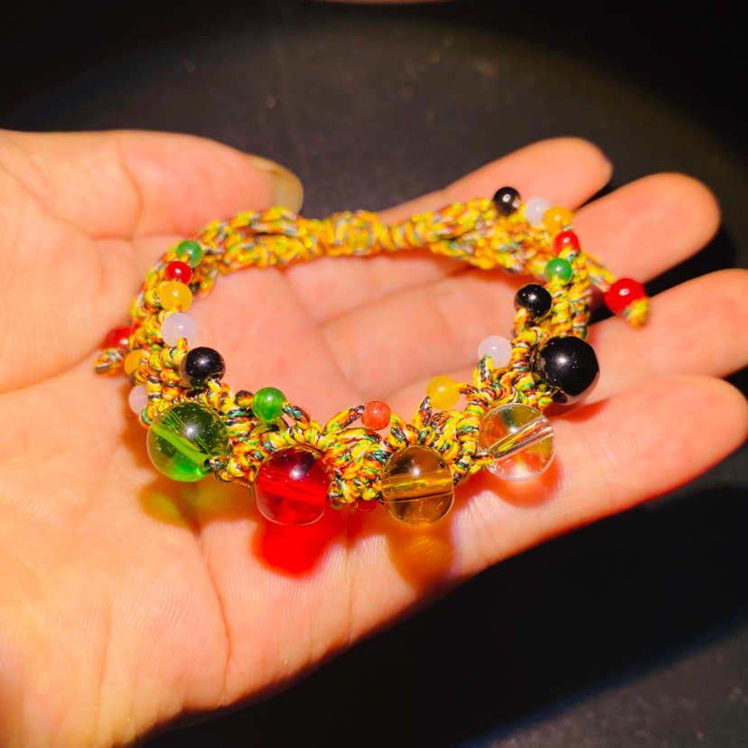 地摊爆款热卖爆款手工编织五彩线五行珠手链