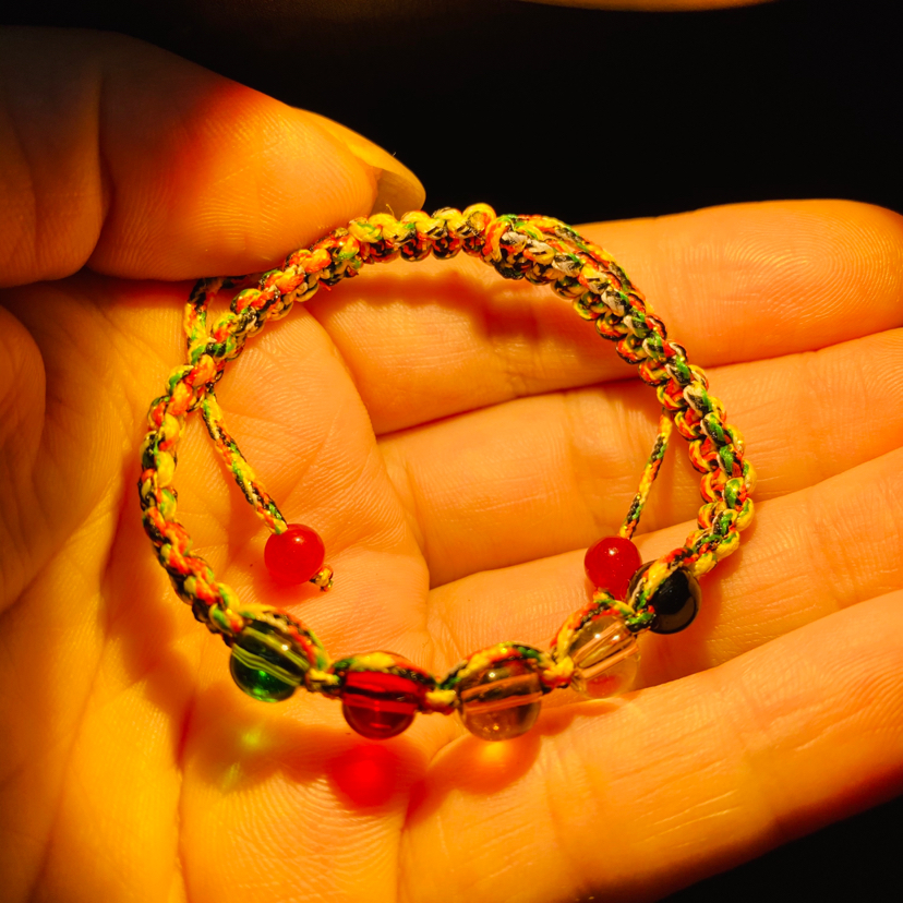 地摊爆款热卖手工编织五行珠孩童款手链