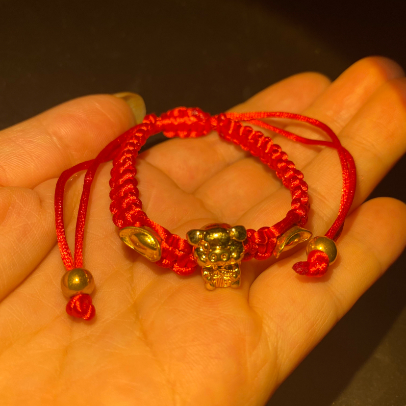 地摊爆款热卖红绳手工编织猪头手链