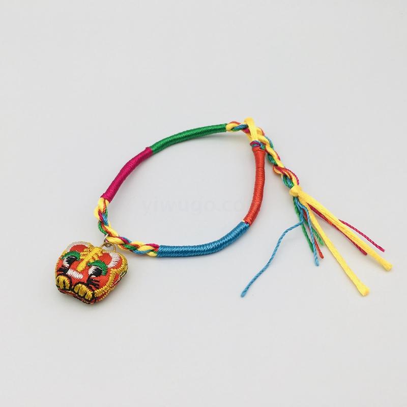 地摊爆款批发端午儿童五彩线红绳艾草清香型香包虎头手链