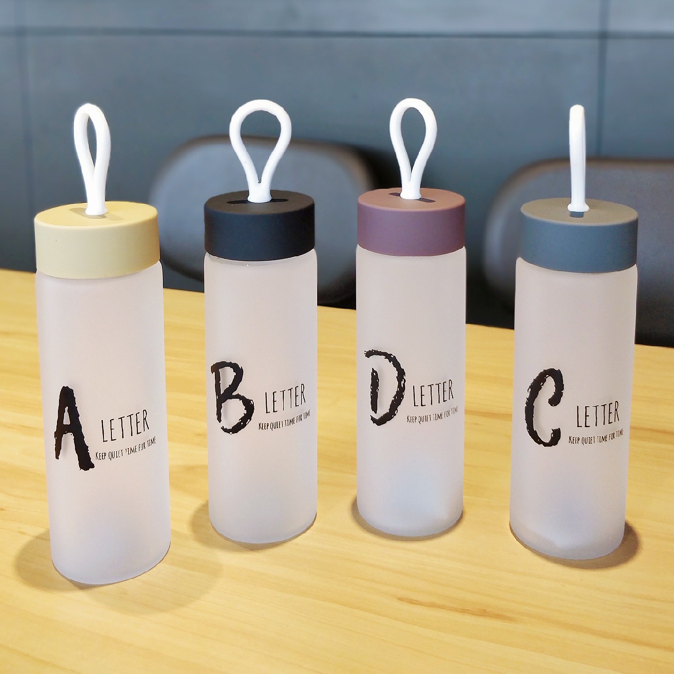 厂家直销磨砂玻璃水杯时尚英文手提玻璃杯礼品杯广告杯学生杯定制