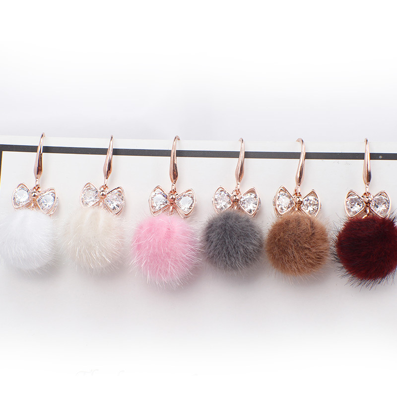 新款白色毛毛球耳环女气质韩国个性百搭耳坠秋冬毛绒耳钉网红饰品