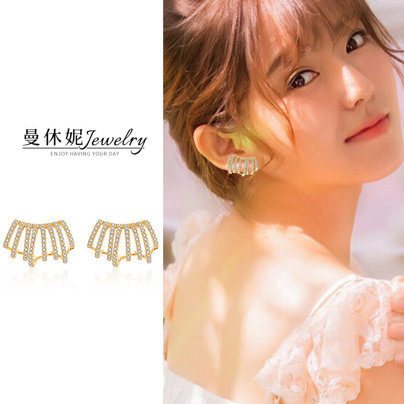 曼休妮s925银针设计感精致新娘小皇冠造型耳钉小巧高级感短款耳饰