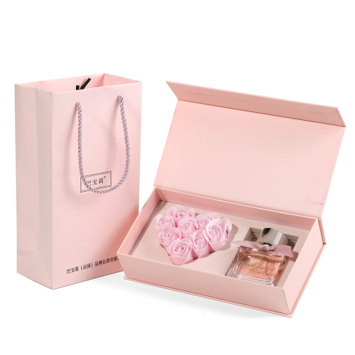Burberry Flower Pleasurable Pink Women‘s Perfume Gift Box Set with Petals