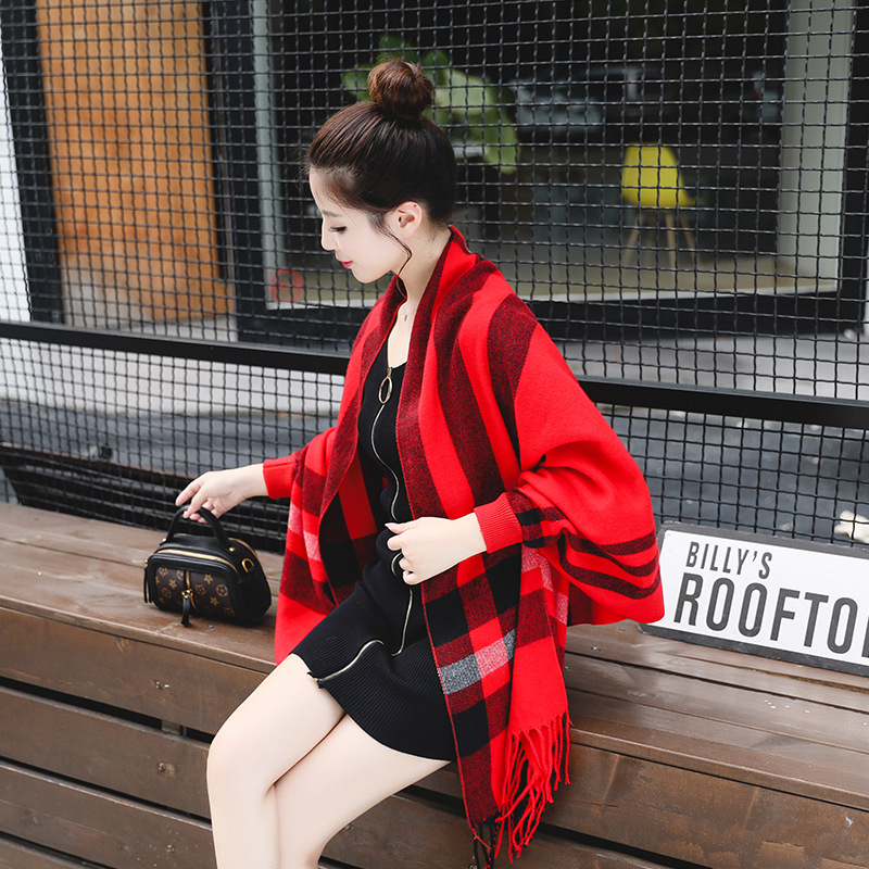 围巾披肩两用秋冬热销双面仿羊绒披肩加厚保暖带袖子流苏围巾批发