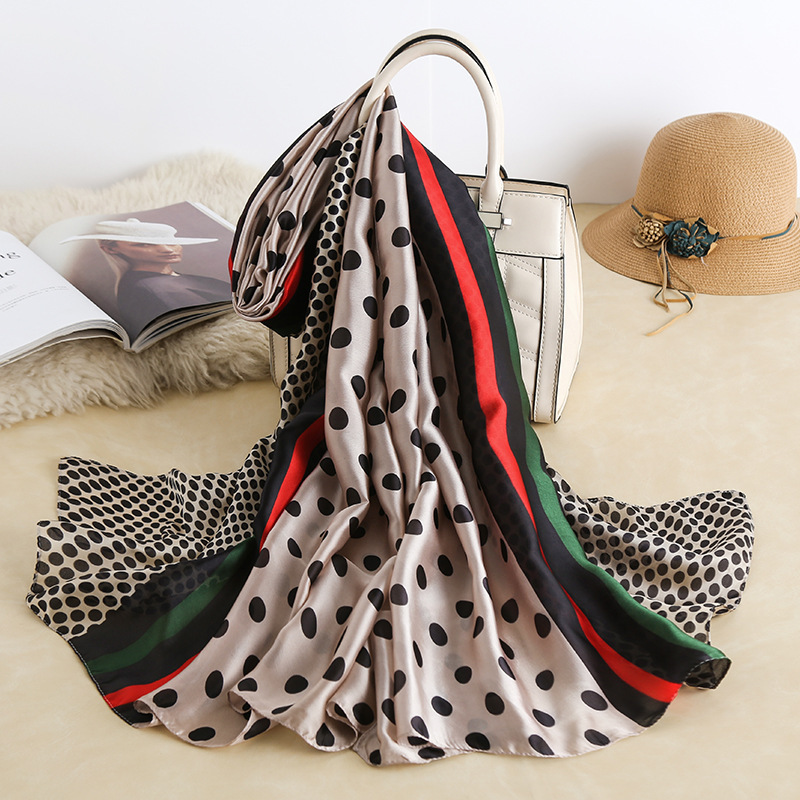 夏季礼品新丝缎丝巾女2020新款装饰围艺围巾海边旅游防嗮披肩批发