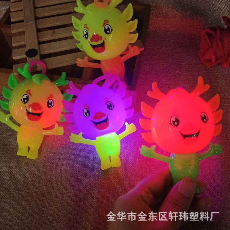 厂家小龙王带绳带哨子捏捏叫发光玩具减压解压闪光发泄地摊热卖