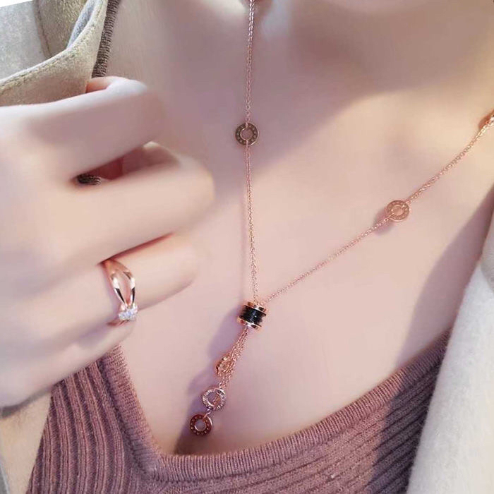 网红小蛮腰气质简约项链女ins冷淡风锁骨链18K玫瑰金流苏吊坠钛钢