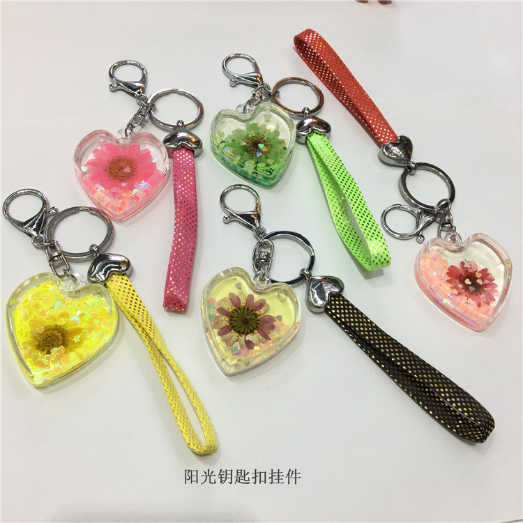 潮流彩色立体图案入油亚克力心形车钥匙扣包包挂饰钥匙链挂件批发