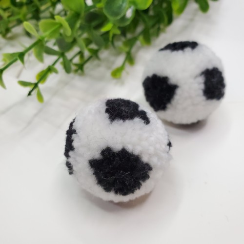 Manufacturers Supply Encryption Polyester Woolen Yarn Ball Mixed Color round Hairy Ball Clothing Accessories DIY Ornament Accessories