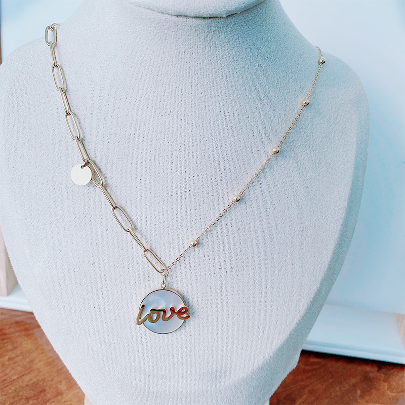 钛钢项链镀14K金小众设计感简约贝母love字母锁骨链配饰女