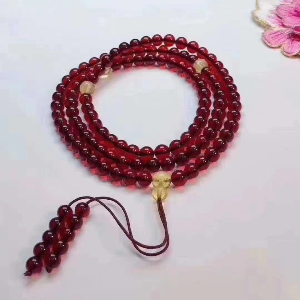 天然琥珀蜜蜡 血珀108颗三圈女士手链挂坠链3A净水 佛教七宝之一