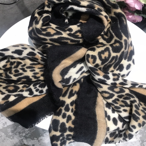 Leopard Print Scarf Women‘s Autumn and Winter Fashion European and American Style Cashmere Print Shawl Autumn and Winter Warm Scarf Korean Style Women‘s Fashion