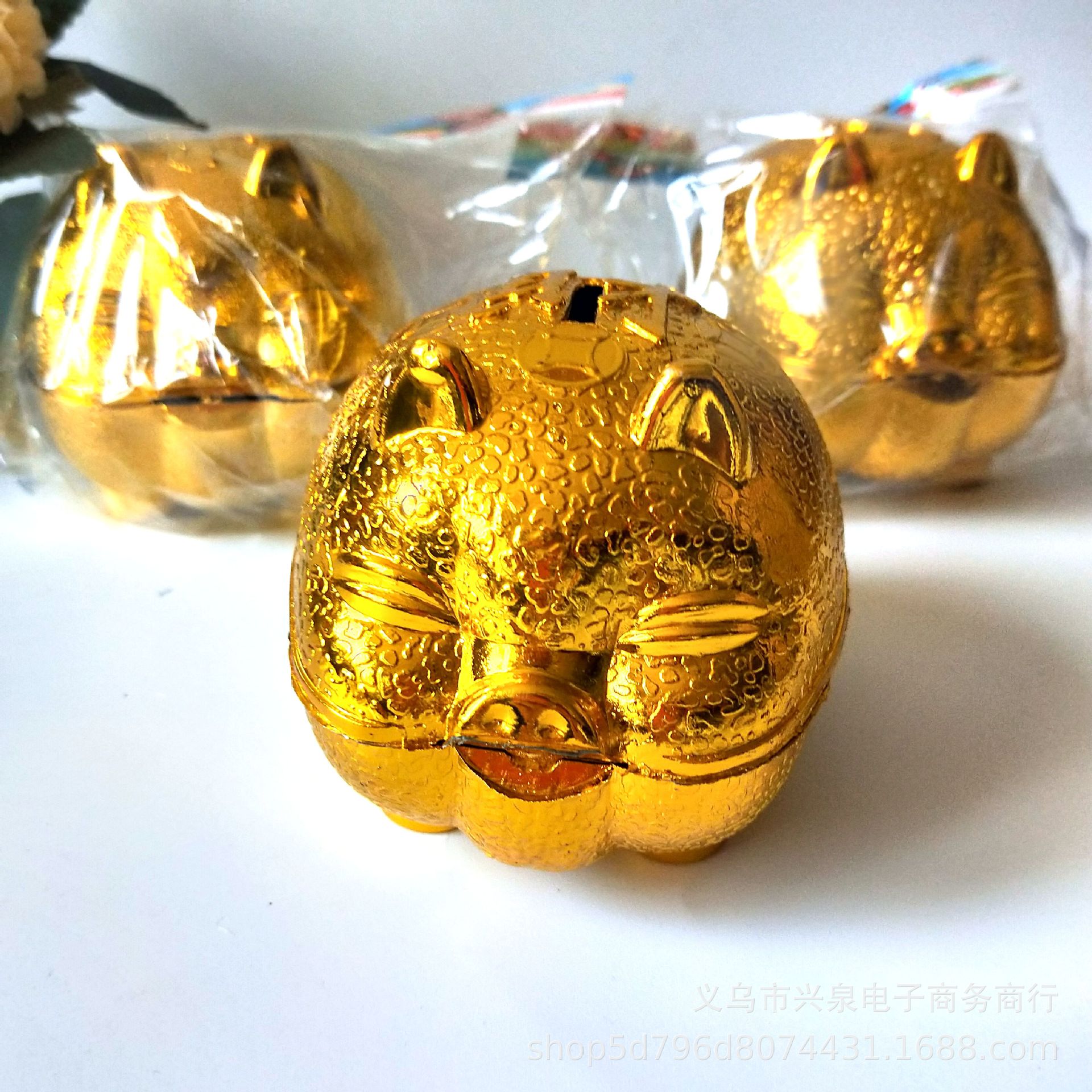 玩具区   金猪储蓄罐 塑料金色小猪储存罐 塑料工业品 1元2元批发