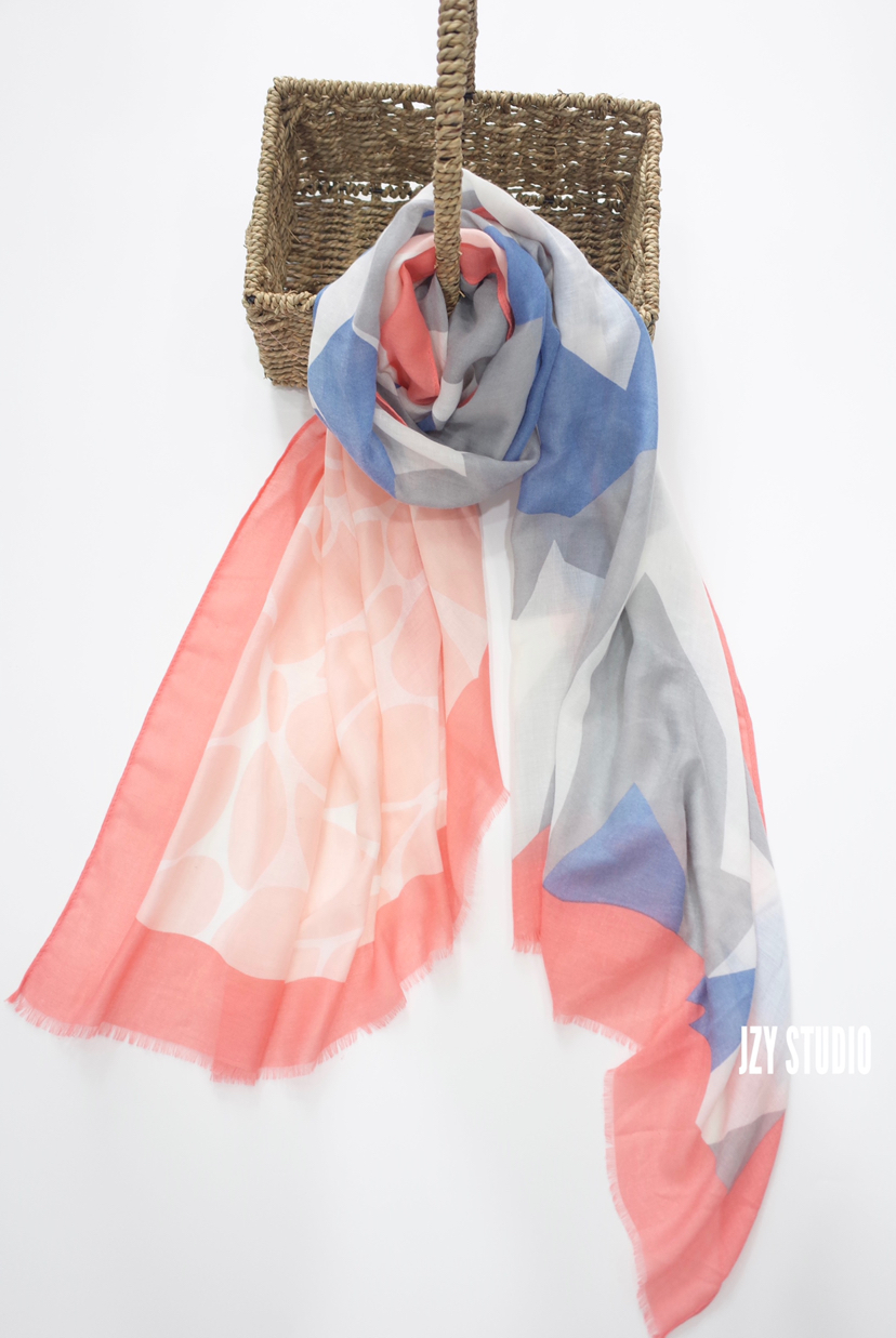 新款跨境热销款缎面龟裂鲜艳百搭时尚舒适女士气质围巾长巾