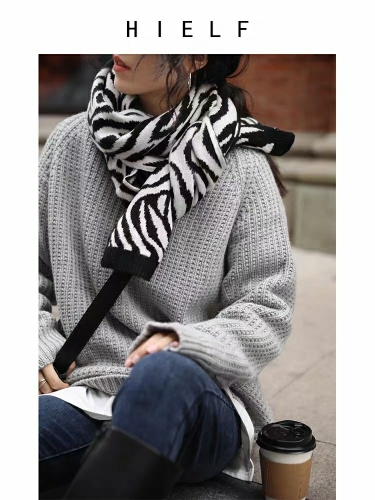 internet celebrity zebra-print knitted scarf