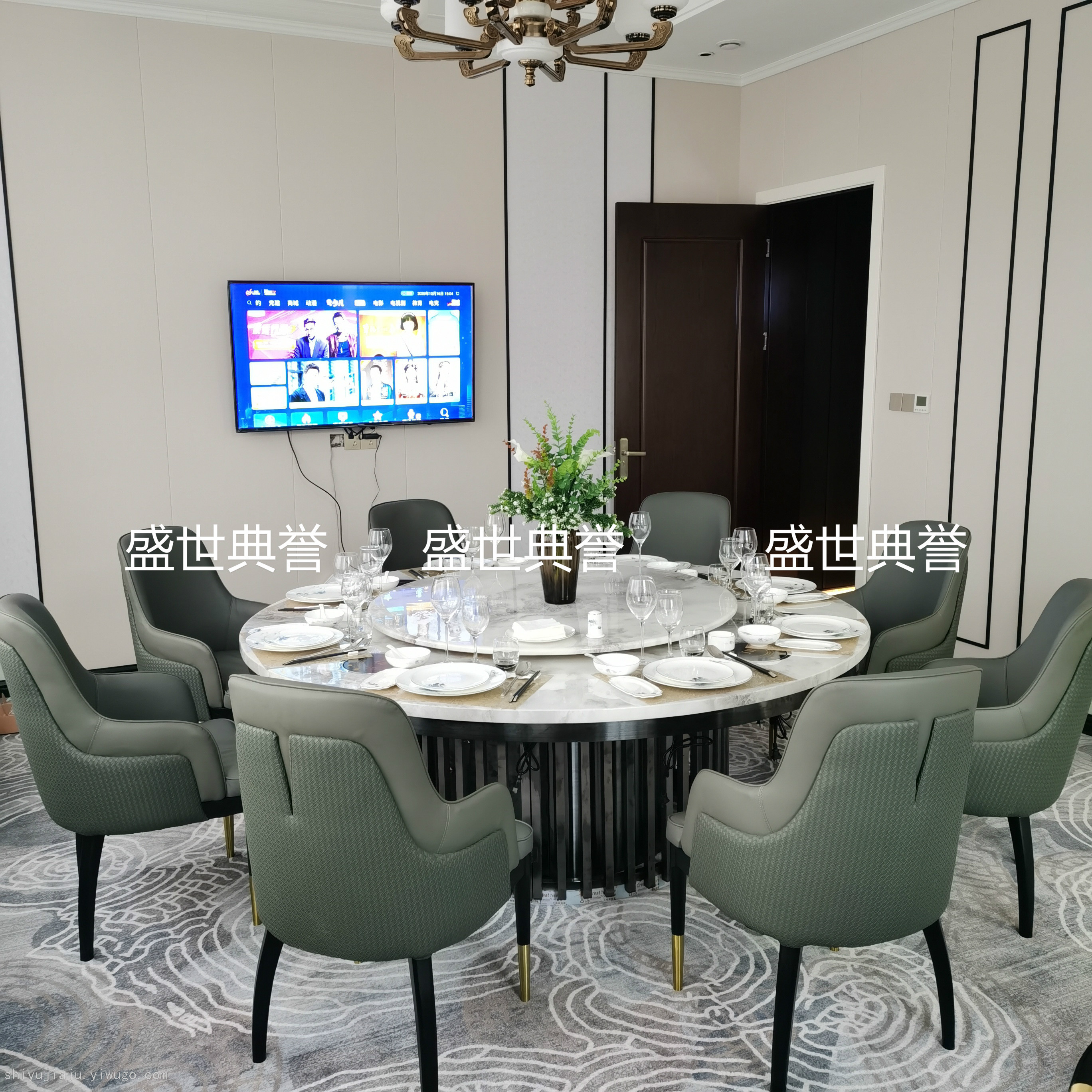 无锡度假村酒店实木餐椅订制星级酒店包厢实木桌椅海鲜餐厅扶手椅