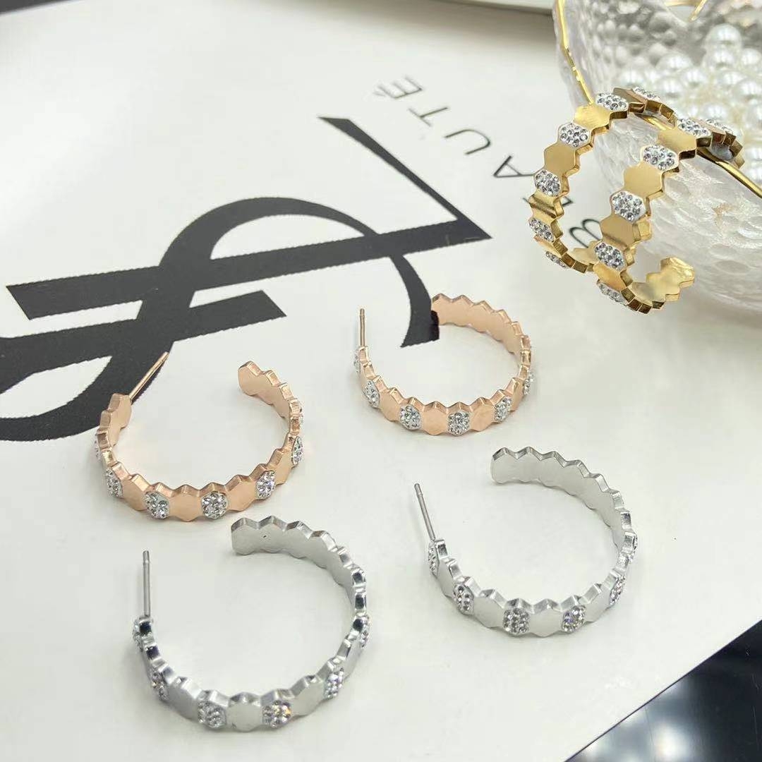 欧美饰品创意时尚个性简约气质高级感镶钻C字钛钢耳环女