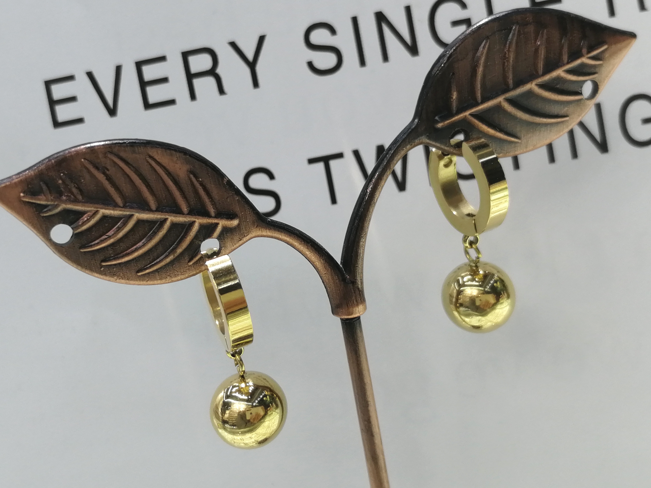 跨境热销时尚圆圈耳坠女简约个性双面耳扣钛钢18k圆珠耳环批发