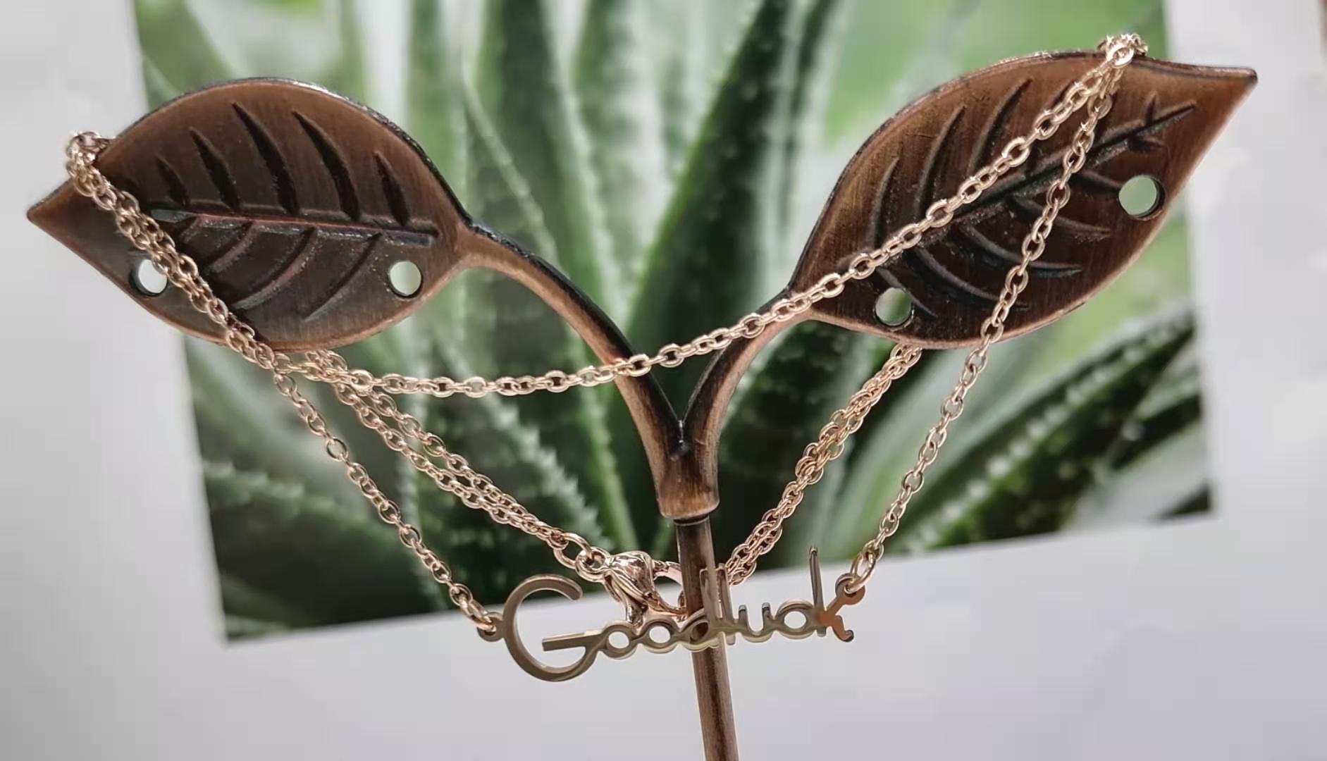 钛钢字母手链女 2020年新款网红时尚个性手链潮 防过敏百搭