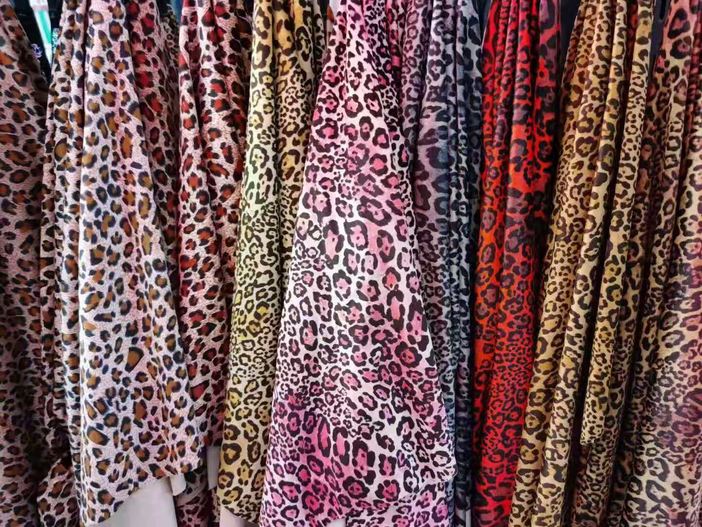 豹纹.植绒. 麂皮绒. 天鹅绒. 意大利绒， 冰花绒.