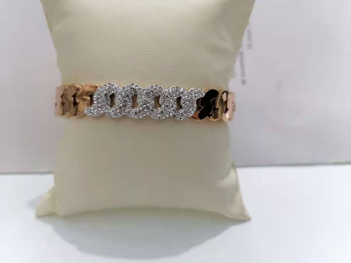 时尚钛钢镶钻简约气质圆形花手环 防过敏 不掉色