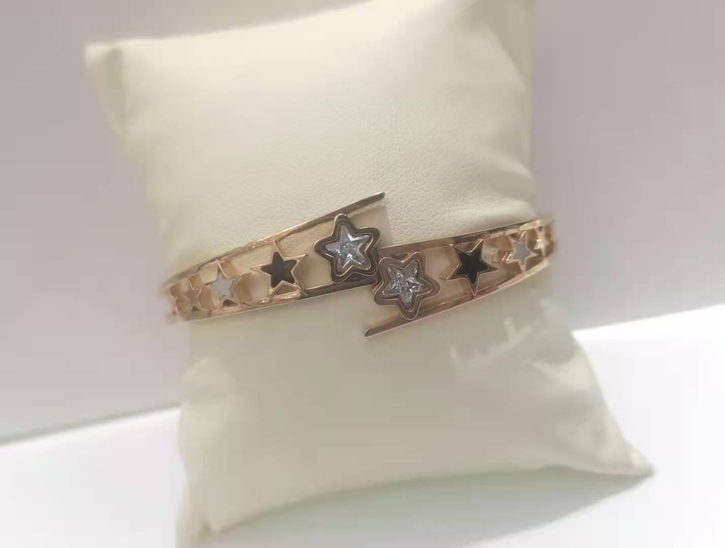 新款韩国钛钢镂空镶钻★设计感个性女手环 防过敏